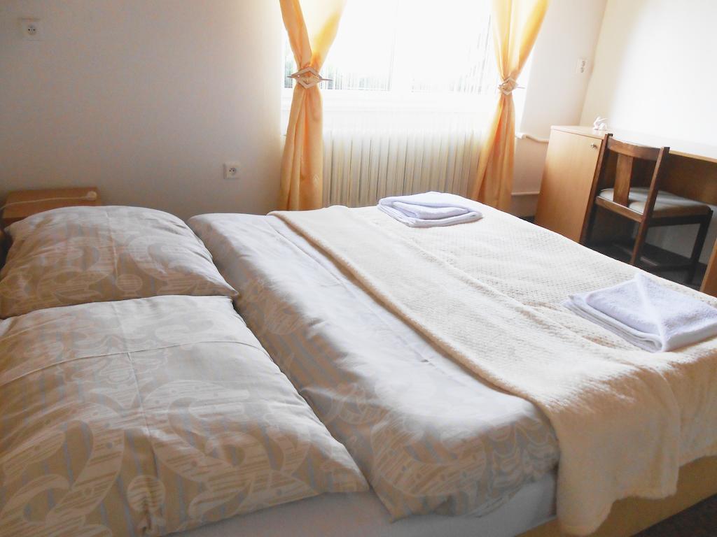 White Rabbit Hall Hotel Podebrady Bilik gambar