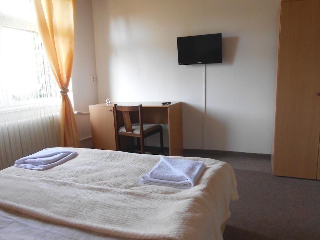 White Rabbit Hall Hotel Podebrady Bilik gambar
