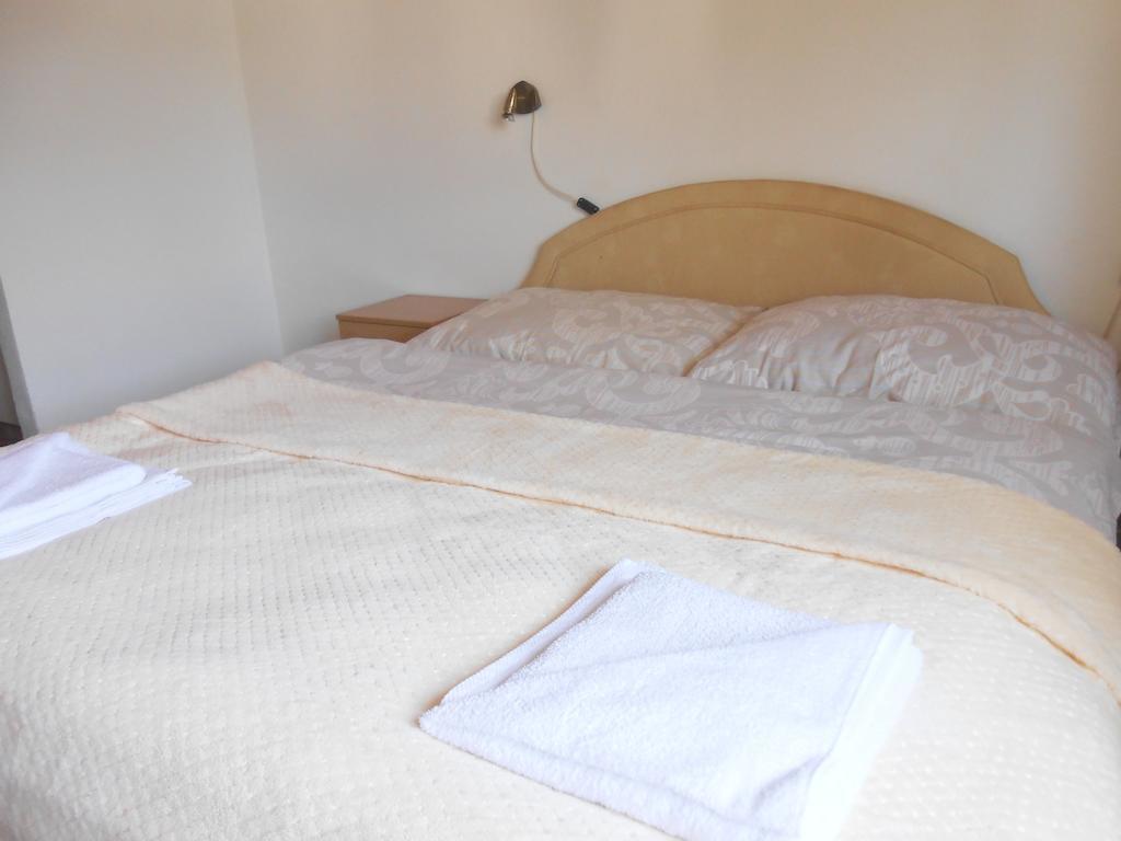 White Rabbit Hall Hotel Podebrady Bilik gambar