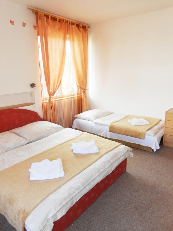 White Rabbit Hall Hotel Podebrady Luaran gambar