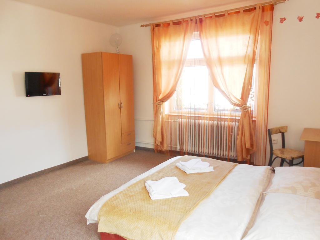 White Rabbit Hall Hotel Podebrady Bilik gambar