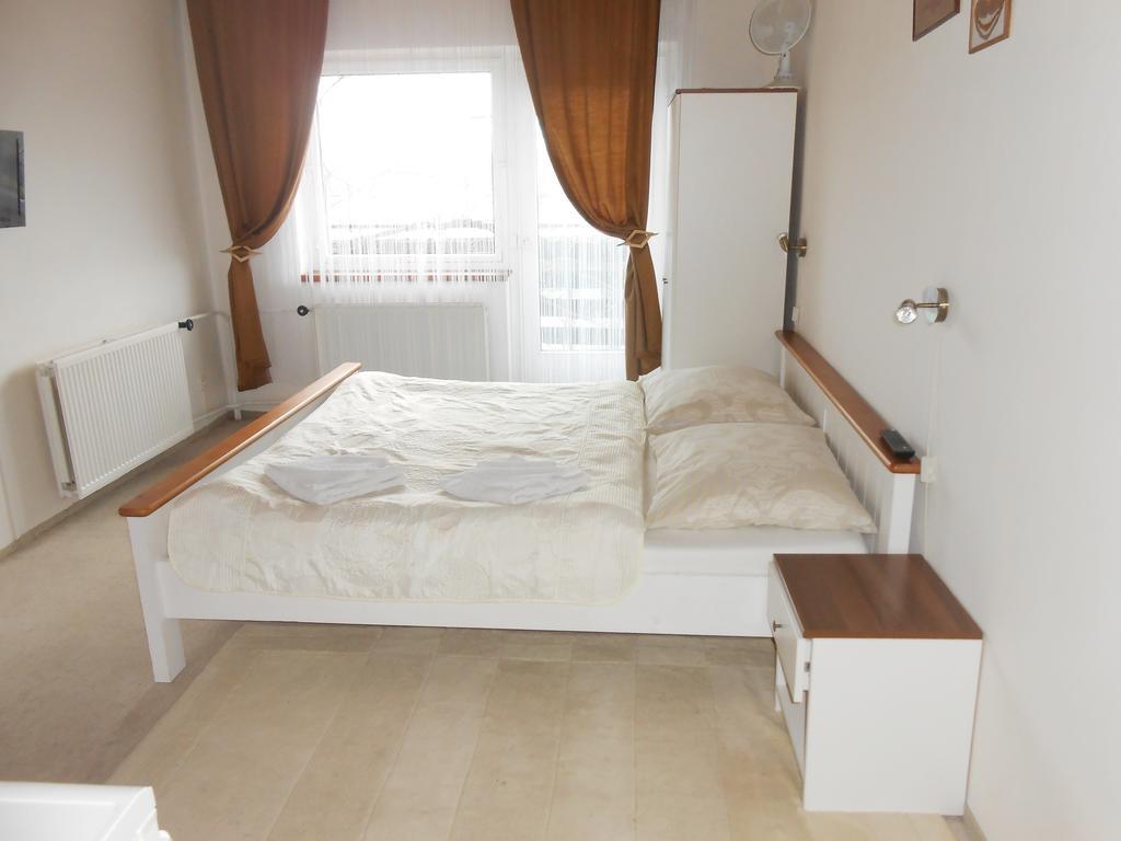 White Rabbit Hall Hotel Podebrady Bilik gambar